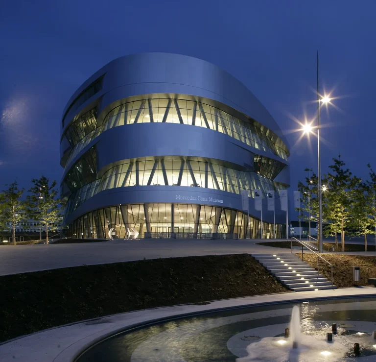 Mercedes-Benz Museum Mercedes-Benz Museum zur blauen Stunde